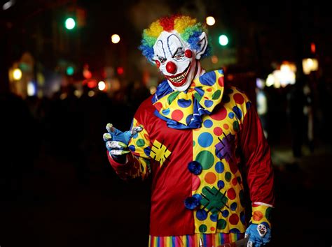 Oct 3, 2016 ... The creepy clown sightings began in the Carolinas, where parents were on edge after about a half-dozen reports of the menacing clowns trying to ...
